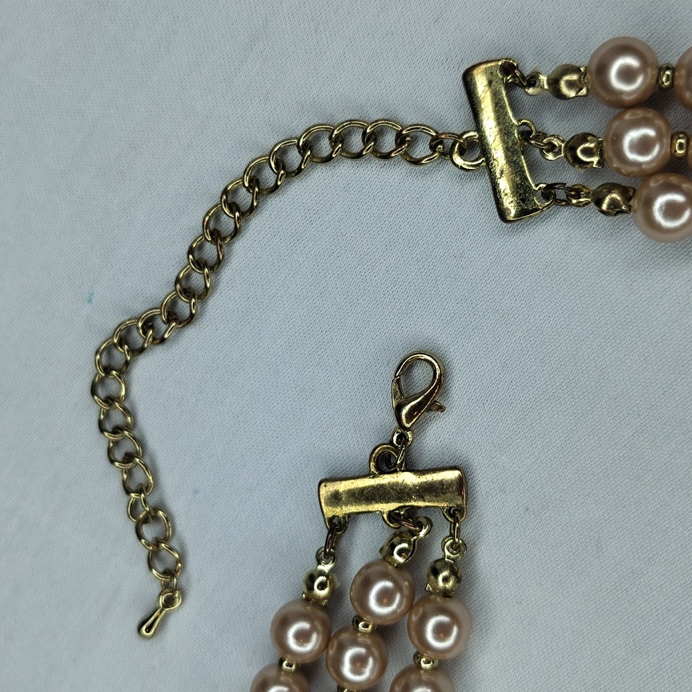 Graduated Faux Pearl Necklace with Accent - Picture 6 of 7